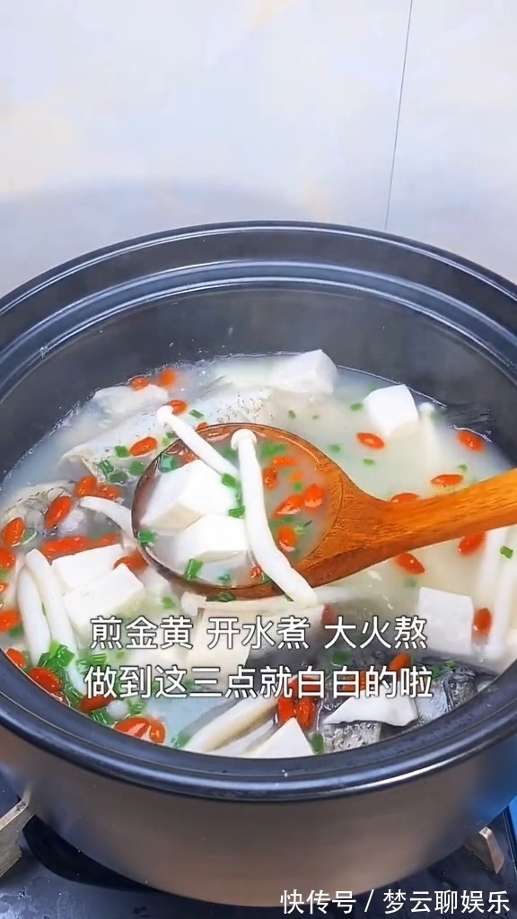 煲汤熬不出乳白色问了饭店的厨师才知道，原来我这一步就做错了