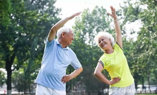 中老年人|预防“脑梗”,坚持做好3件小事,可软化血管,胜过“溶栓药”