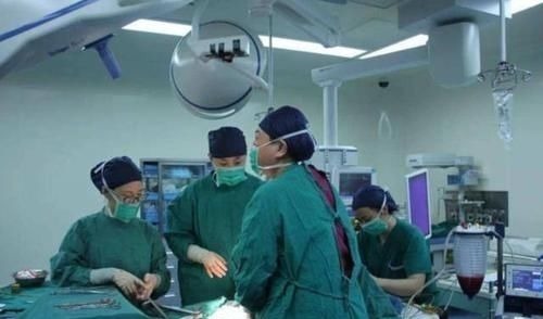 剖腹产|为什么流产手术用“全麻”,剖腹产却用“半麻”?医生说出实情