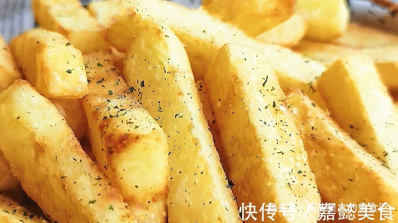 最近很火的土豆做法，店里卖12块钱，在家不到3块钱就能做，真香