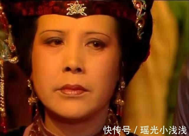 王夫人&薛宝钗搬离蘅芜苑，探春为何会恶言相加，双手赞同让其赶紧搬走？