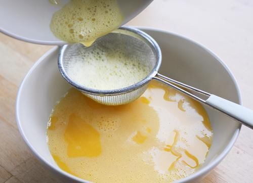 蛋液|蒸鸡蛋羹,加水直接下锅蒸是大忌!牢记这4窍门,蛋羹细滑如布丁