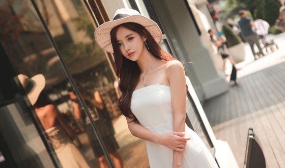 美图|晴天美图孙允珠:维也纳古典雍容抹香修长礼裙