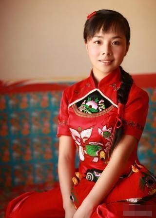 天差地别的王小丫和草帽姐一个低调无冕之王，一个浮夸遭人唾弃