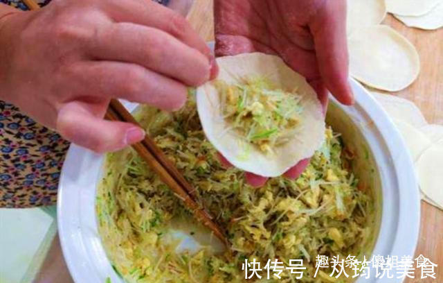 萝卜饺子,有人焯水有人直接包都不对!教你最正确做法,太香了