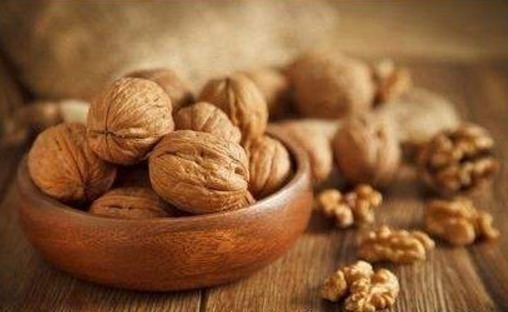 禁忌|医生提醒吃核桃的4大禁忌,简直在“吃命”,尤其是孩子