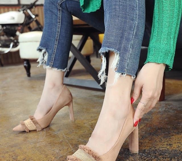 尖头 一双漂亮的脚，一定要有这么一双尖头高跟鞋，来衬托它的美