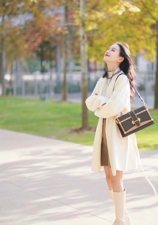 鹅黄色 天寒地冻,不妨试一试这几款大衣,时髦精们都爱穿,温暖又洋气!