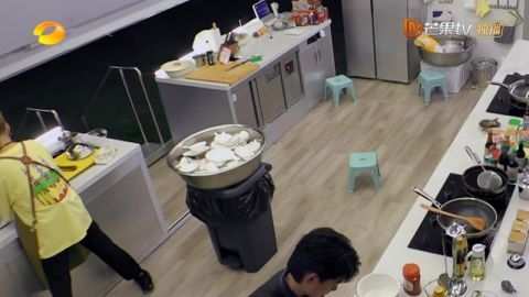 干活|《中餐廳5》寧靜被惡剪？干活全程背景板，與黃曉明吵架鏡頭不對勁