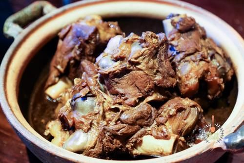  房子|北京老年人生活，退休金8000，住十万房子，去五星级酒店吃自助餐