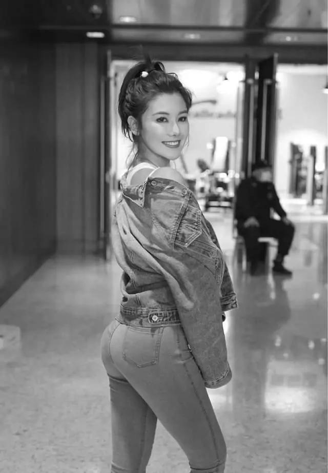 维吾尔族|长相“混血”的维吾尔族姑娘,丰满身材不输刘太阳,太漂亮了