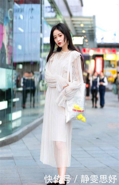 街拍精致干练的穿搭，让小美女气质十足