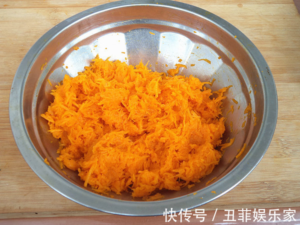 调饺子馅有诀窍,饺子店厨娘透漏这种调料必不可少,涨知识了