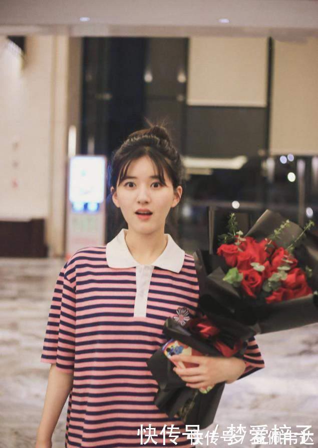 发型|丸子头已经不流行了,今年这几种发型是真火,简单大方显脸小