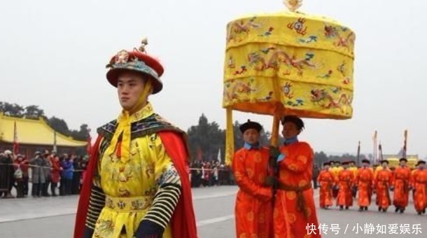 作用就是为|古代皇帝外出时，随从太监和宫女为何举着2个大扇子，是要扇风？