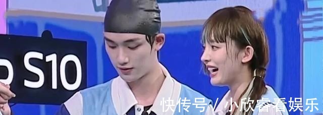 娜扎|丁程鑫《快本》与娜扎玩换位游戏肢体碰触,兰花手细节暴露修养