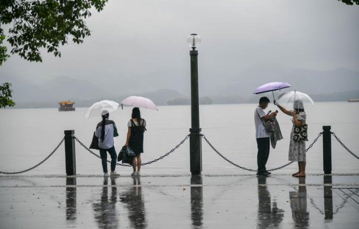 雷女士|【寒潮来了】天目山飘雪 清凉峰枝头挂雾凇；杭州创下入秋以来最低气温6.0℃