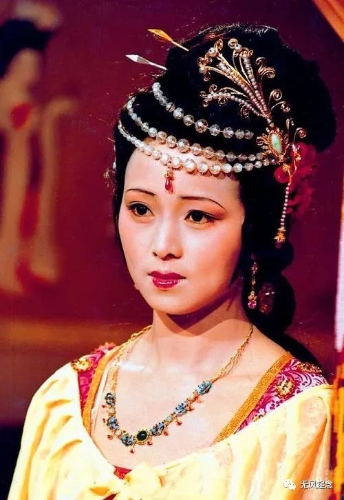 曹公@秦可卿去世的时候,为何贾宝玉会吐血?曹公没好意思说出来