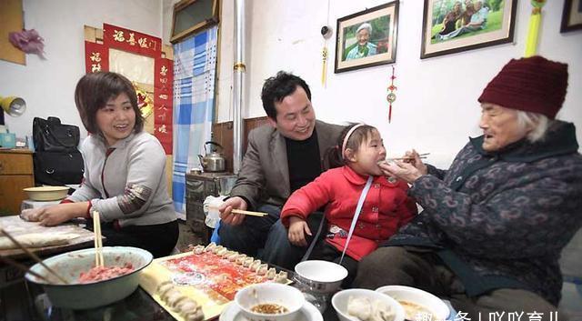 孝顺|“新型啃老”流行,子女看似很孝顺,老人实则苦不堪言