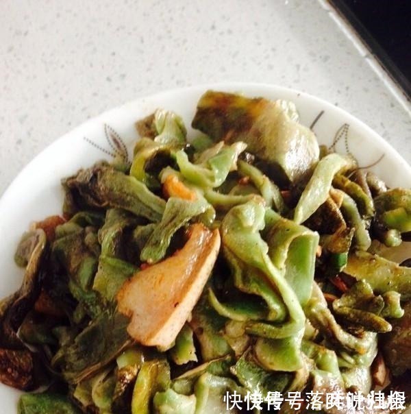 安神|失眠多吃这个菜,健脑安神,一觉睡到天亮,黑眼圈也消失啦