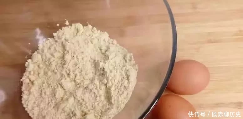 沾手|“玉米面”新做法,2个鸡蛋,一碗水,不沾手不揉面,出锅比肉香