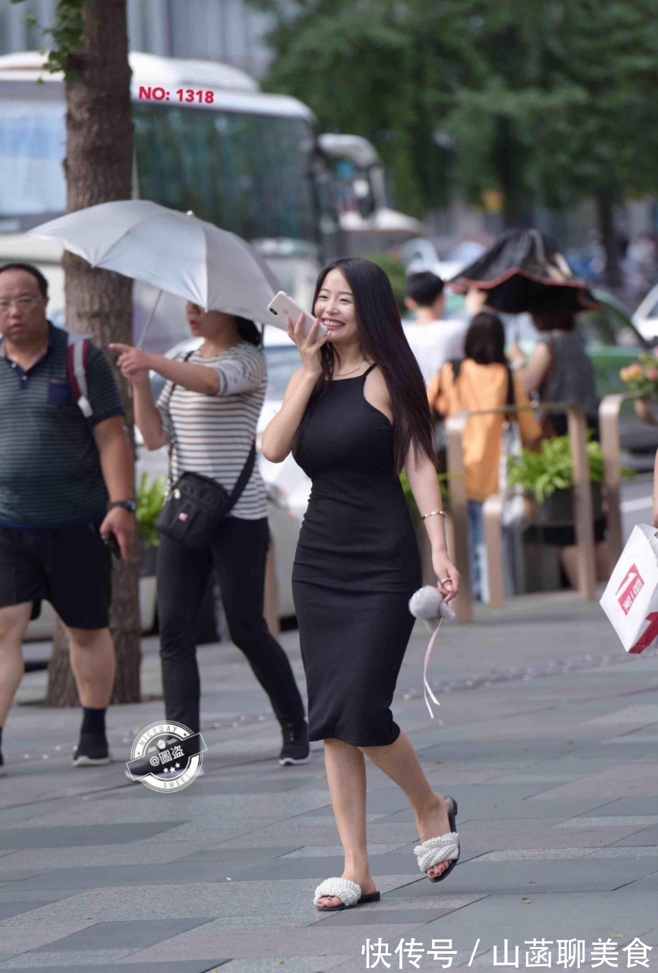 精致时尚的连衣裙穿出青春气质，展现美好气质，优雅出街