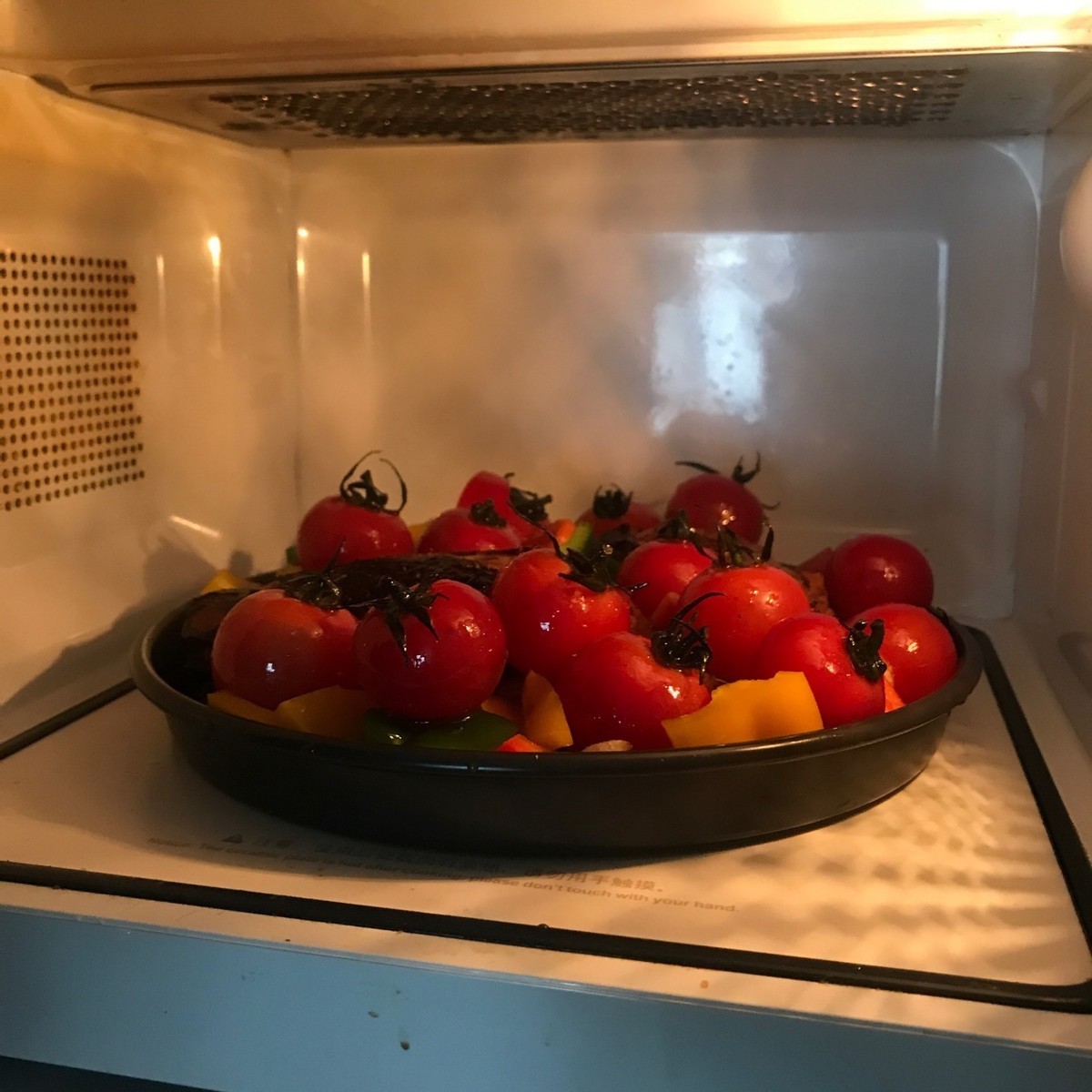 香煎鸡腿，再搭配各种蔬菜烤，又香又营养