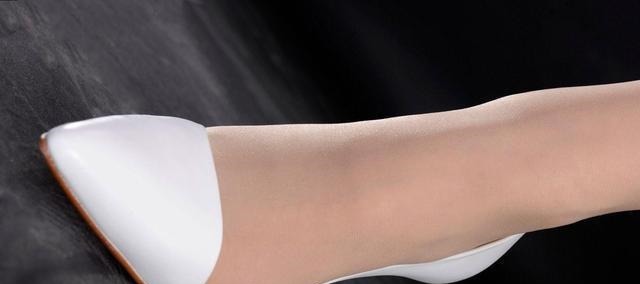 时尚 细跟高跟鞋陪伴女生走过了青春和成熟,充满活力和自信