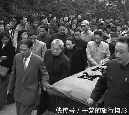 匕首&鲁迅临死前一晚:梦中没有力气再向敌人掷匕首,身体痛得无法躺下