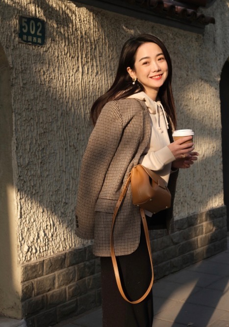 大长腿 格纹外套是今年冬季最飒单品,穿到明年也不过时,快来试试吧