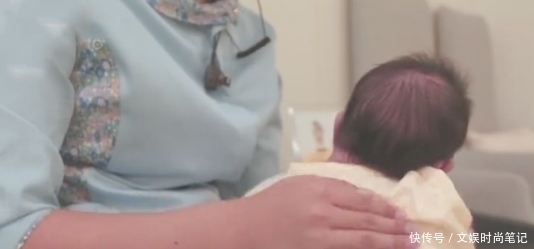 小宝宝|宝宝吃完母乳,为宝宝拍嗝时需注意3点,宝宝会很快就出嗝