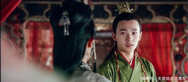 撞见茗烟与丫头云雨的画面,贾宝玉为什么就想去找袭人原来如此!