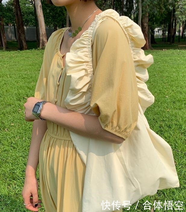 烂大街的包包别背了!2021春夏最流行的是这些