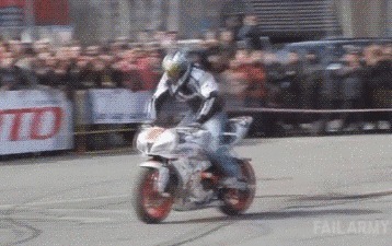 |搞笑GIF:嫂子为了让大哥戒烟 使尽了她浑身招数