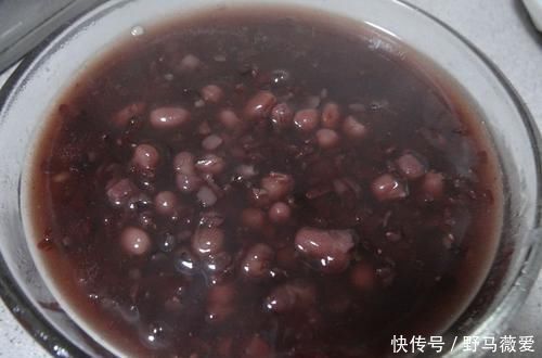 红豆|煮黑米粥时加一宝,每天一碗,血管畅通无阻,淡化皱纹,紧致肌肤