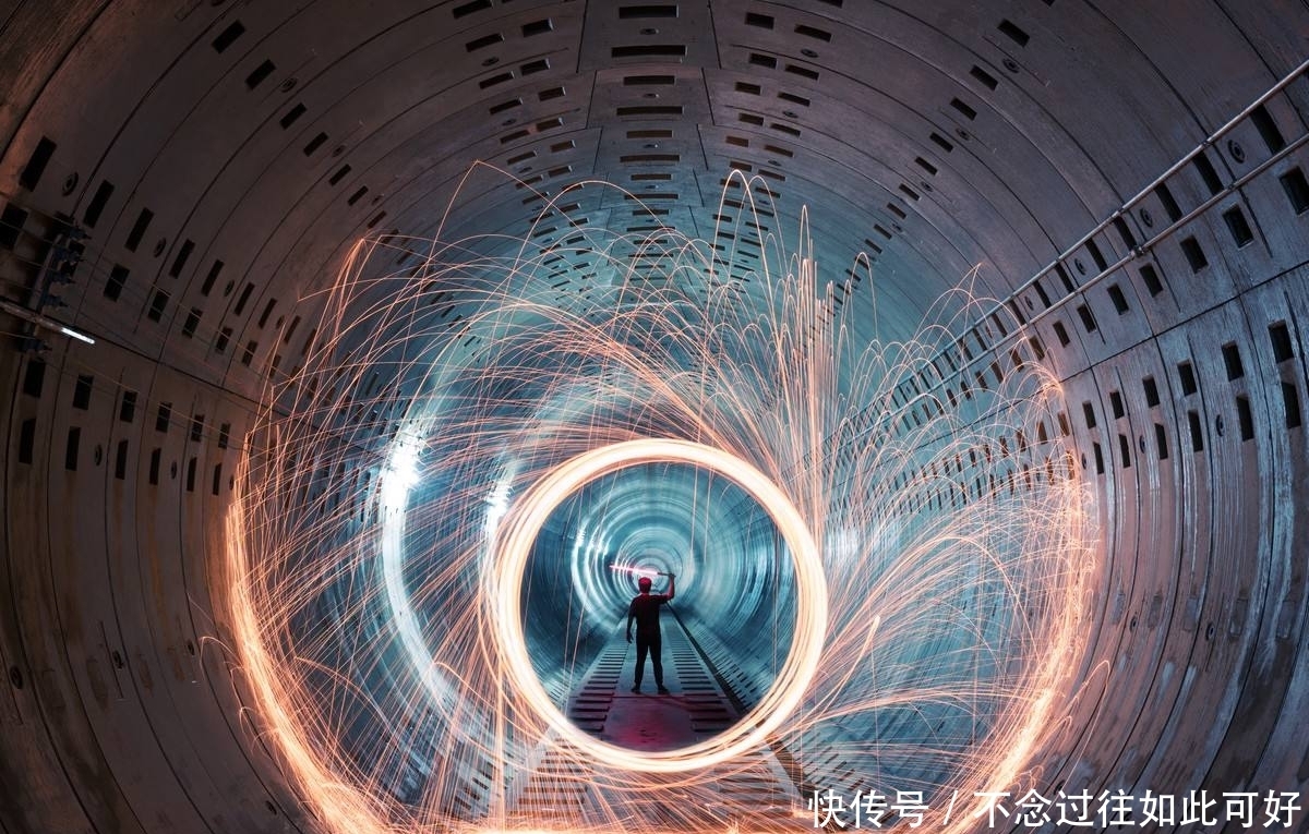 光线 光的速度那么快，为什么人体被光线击穿却毫无感觉？