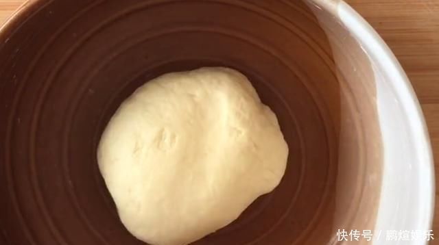 一个鸡蛋一碗面粉,做出小时候的美味小零食,不烤不炸吃得更健康