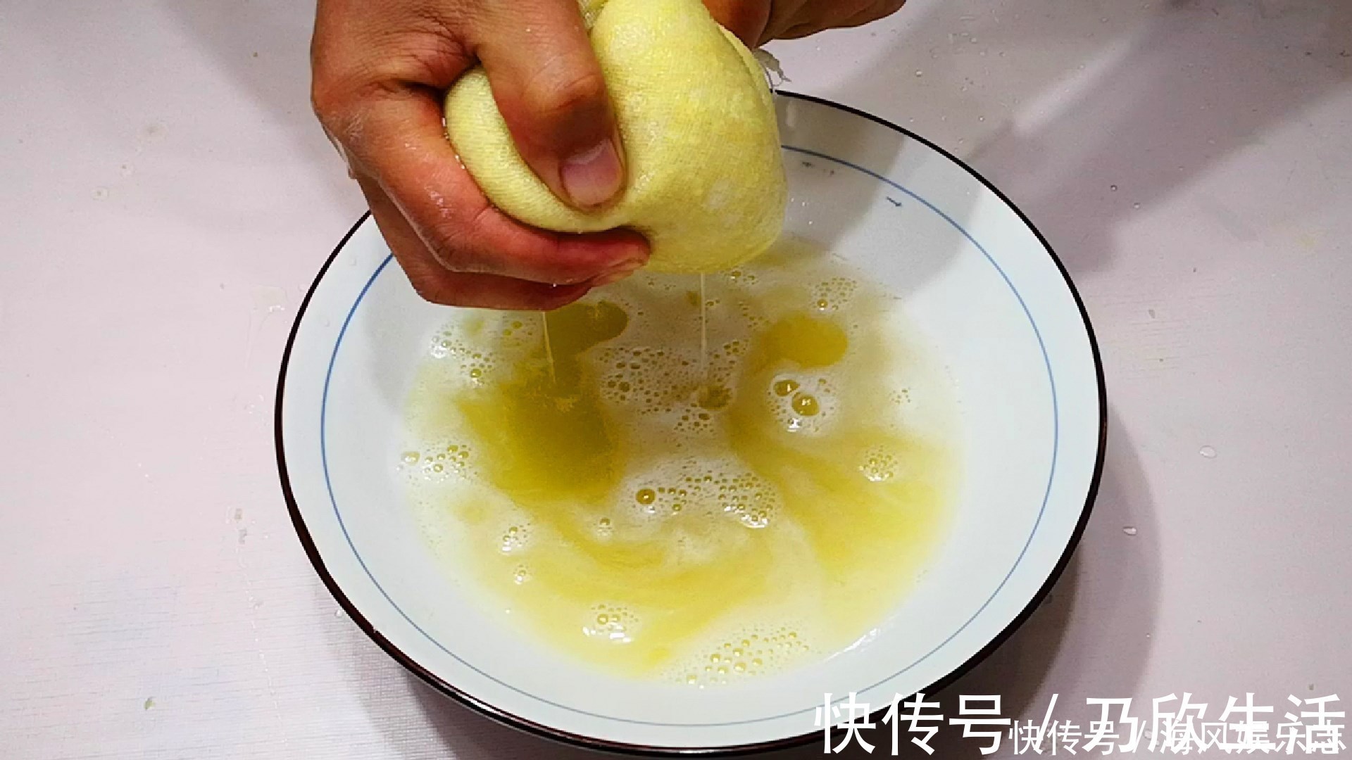 味道|白菜饺子好吃有秘诀,学会如此调馅,味道格外鲜美,味精都省了