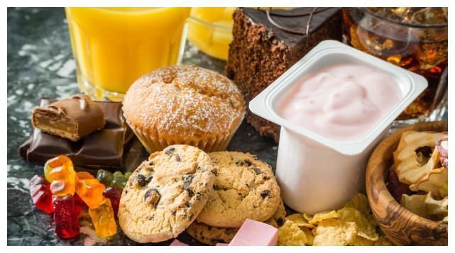 甘油三酯|49岁男子坚持3件事，甘油三酯从6.4降到1.6，血管通透头不晕了