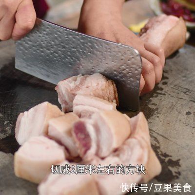 经典湘菜毛氏红烧肉，不放一滴酱油照样好吃，色泽鲜亮肥而不腻