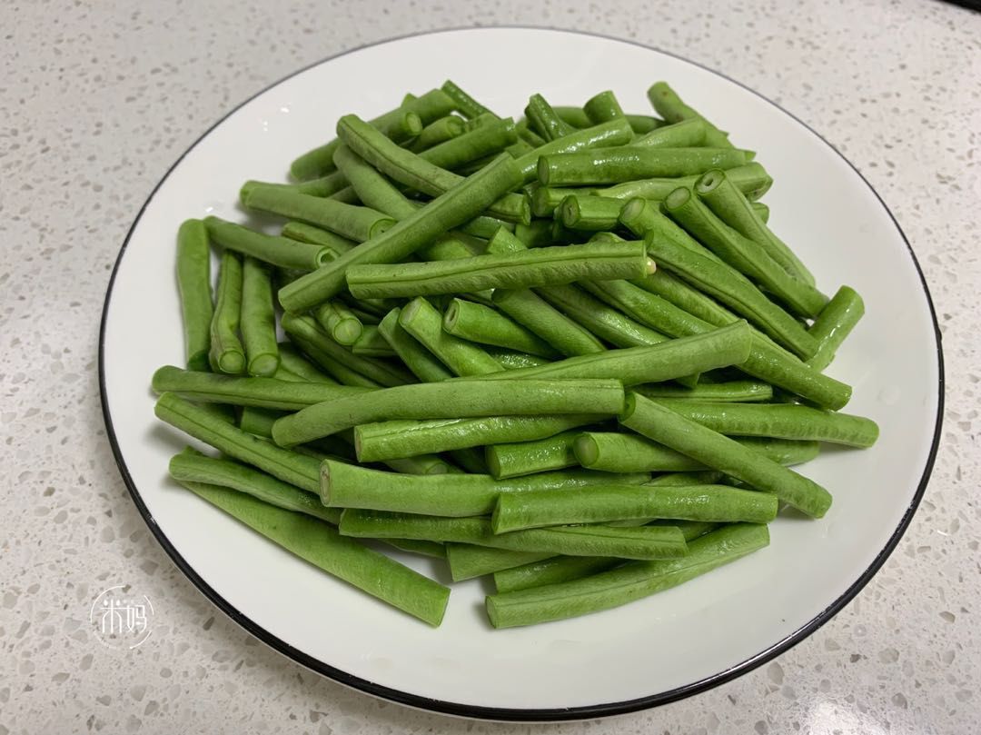 鲜香|这两样素菜一起炒，实在太鲜香了，难怪女儿爱吃，比吃肉都香