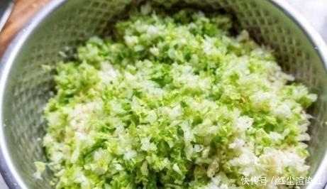 皮薄|做馅饼和面，用上这1招，皮薄香软还不易露馅，放凉照样柔软不硬