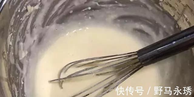 模具|蛋糕这样做,简单又好吃,10分钟超快手,搅一搅,烤熟就能吃