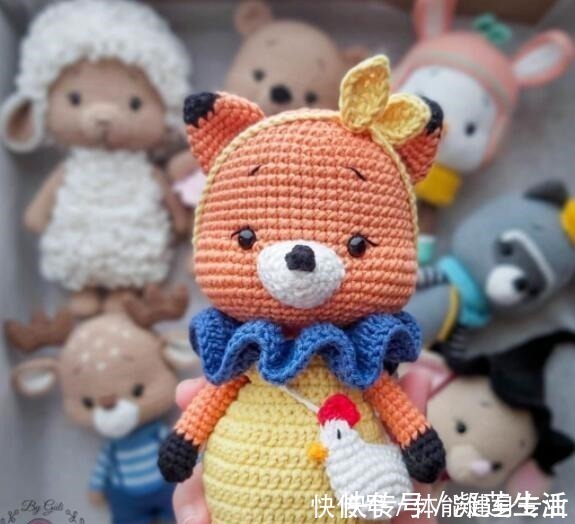 手摇铃|钩针公仔图解背小鸡包的狐狸和手摇铃图解来啦！
