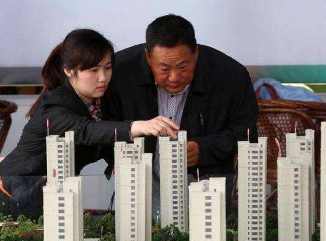 夫妻二人|房产证也有套路,房产证上尽量别写夫妻二人名字,看完终于明白了