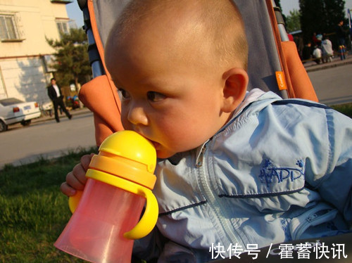 孩子|劝告夏季3个时间别强迫娃喝水,易伤脾胃积食,家长别不当回事