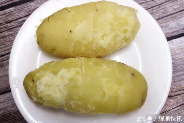 去皮|土豆去皮原来这么简单,大厨教您一招,一拉就开,再也不用削皮了