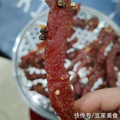 用这道麻辣肉干冬季小零食征服家人的味蕾吧