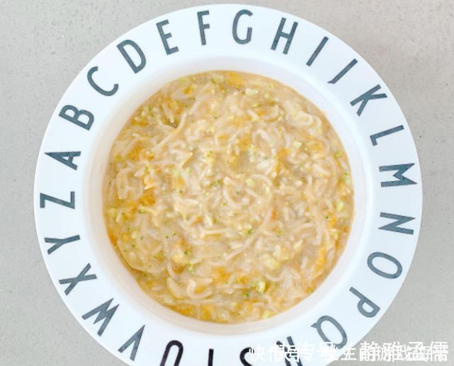 发育|6-18个月宝宝辅食攻略:不同月龄发育特点、添加方法及辅食推荐