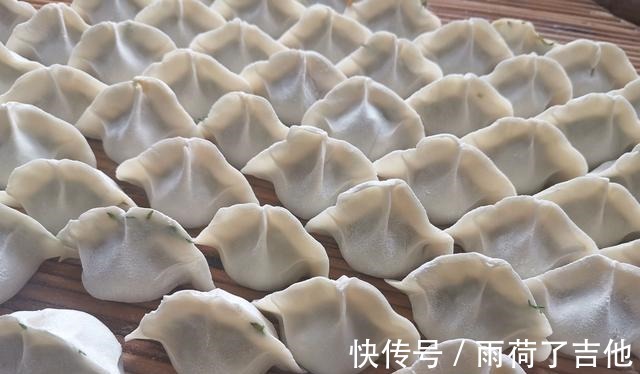 冬天包饺子,白菜萝卜靠边站,用它鲜美多汁特好吃,连吃2盘真香!